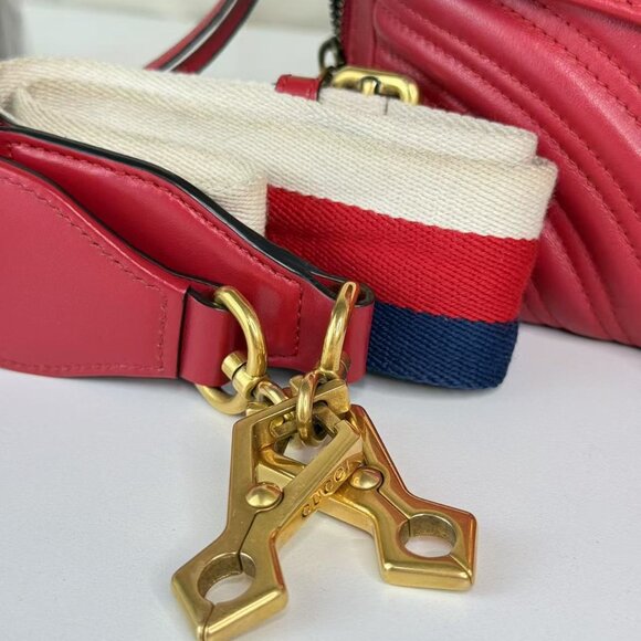 Gucci Red Leather Marmont Shoulder Bag Crossbody - Elegant & Versatile Design - Picture 10 of 11